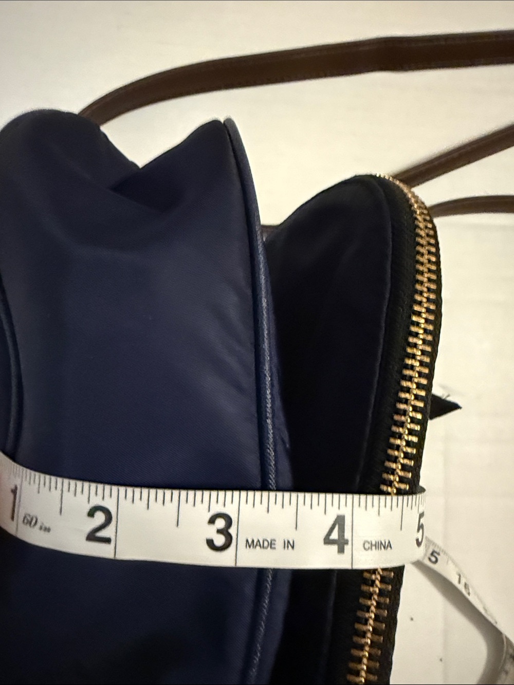 Marc Jacobs nylon Trooper Nomad crossbody, navy w/gold hardware,  zip pockets. - Picture 14 of 14